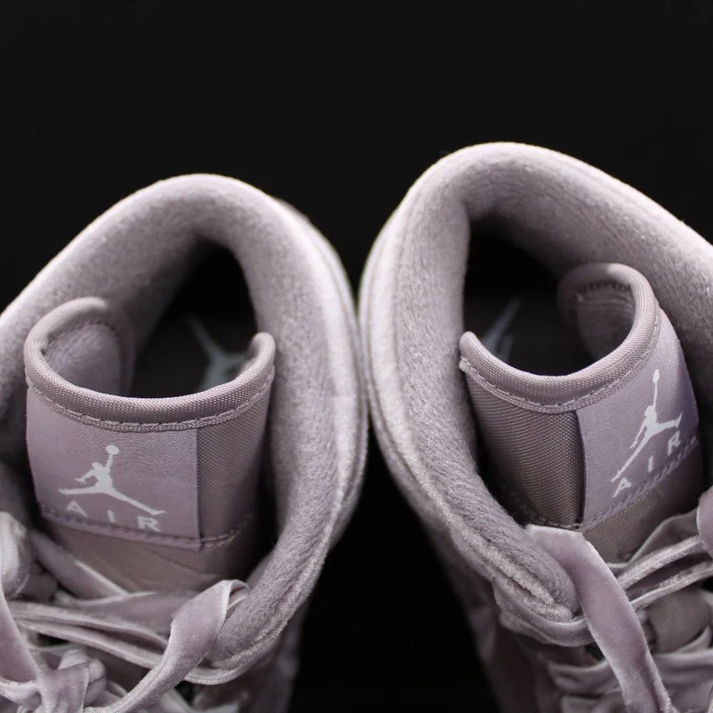 Women's Jordan 1 Mid SE Purple Smoke/White Size 9 - Picture 6 of 11
